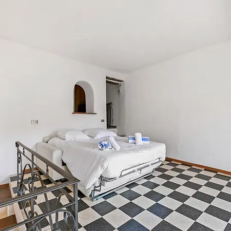 Old Town 50m And Shop