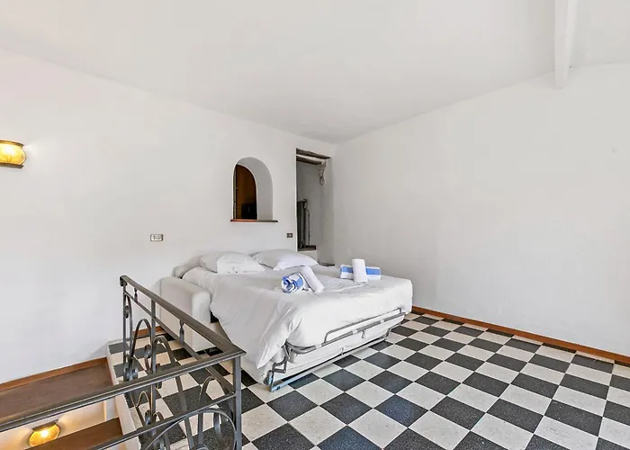 Old Town 50m And Shop