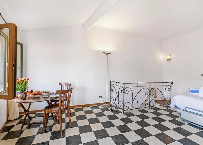 Old Town 50m And Shop