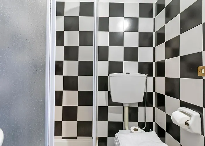 Old Town 50m And Shop