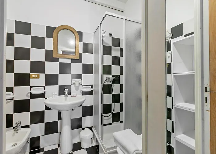 Old Town 50m And Shop *